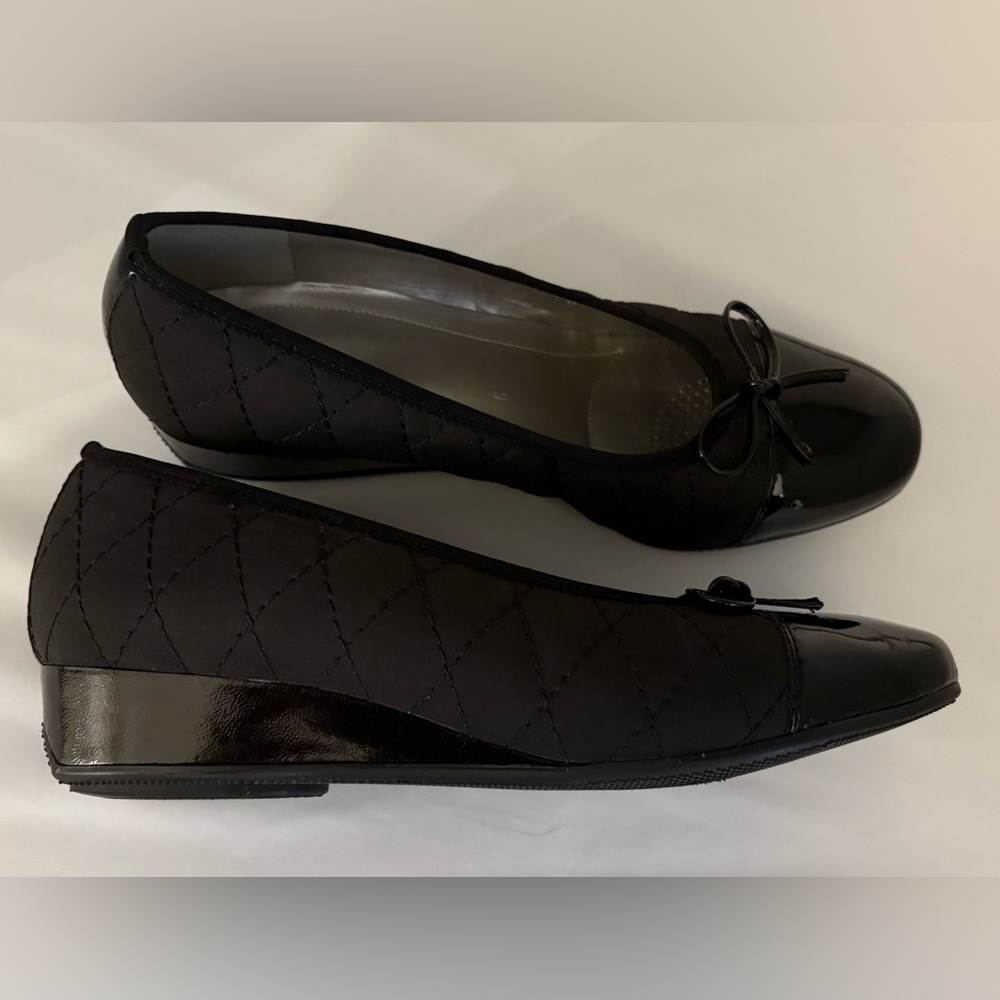 Ara Quilted Women's Wedge, size 9